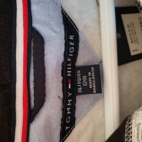 Boys Tommy Hilfiger Hoodie. New With Tag, Size XL , Color Gray. - Picture 4 of 4